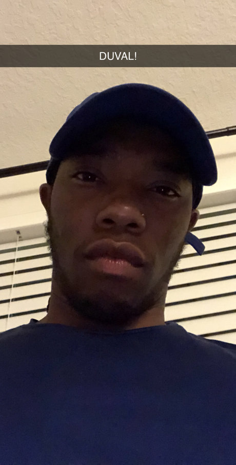 Foto di nudo di fuga di OnlyFans di Guess Who