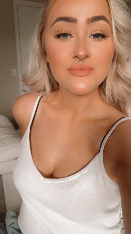Foto di nudo di fuga di OnlyFans di Erin