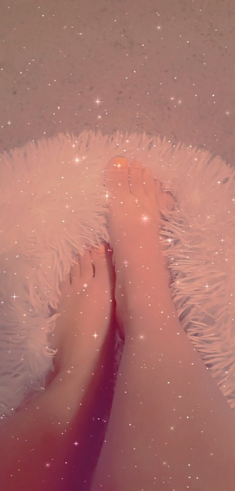 Foto di nudo di fuga di OnlyFans di For The Feetlovers