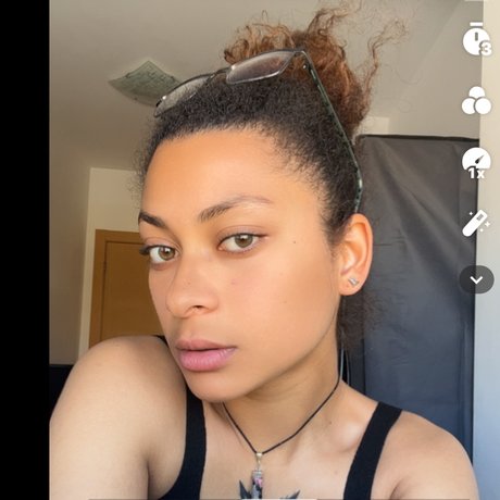 Foto di nudo di fuga di OnlyFans di Thequeeny 