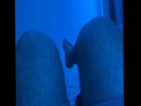 Foto di nudo di fuga di OnlyFans di Your Knees