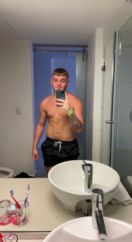 Foto di nudo di fuga di OnlyFans di Reg 