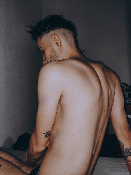 Foto di nudo di fuga di OnlyFans di Thevs
