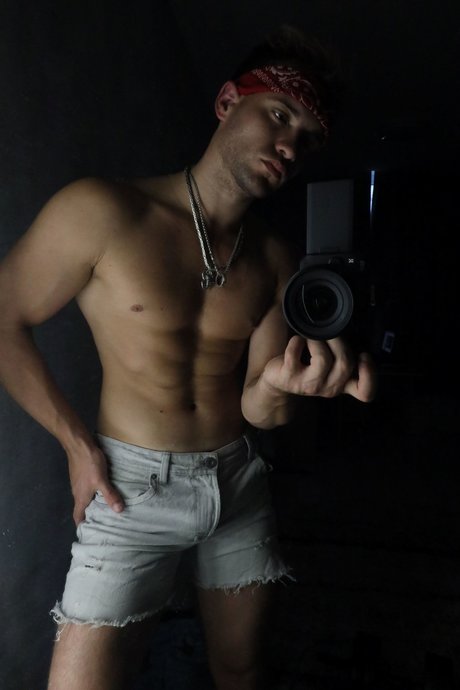 Foto di nudo di fuga di OnlyFans di Vladi4ka