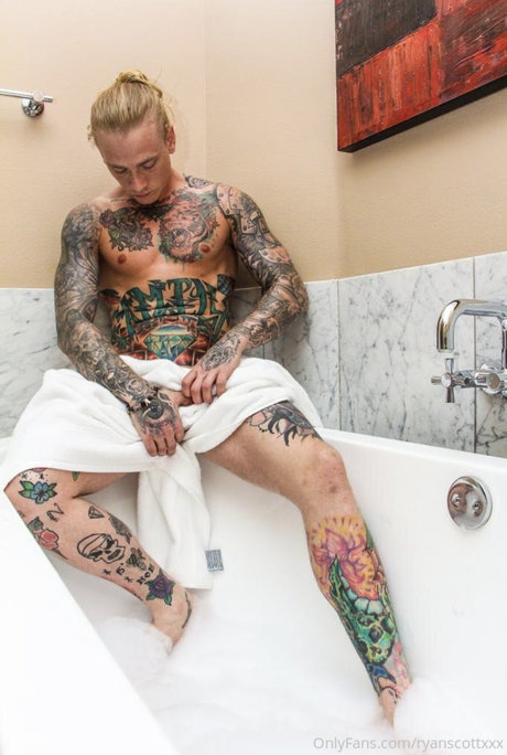 Foto di nudo di fuga di OnlyFans di Ryan Scott