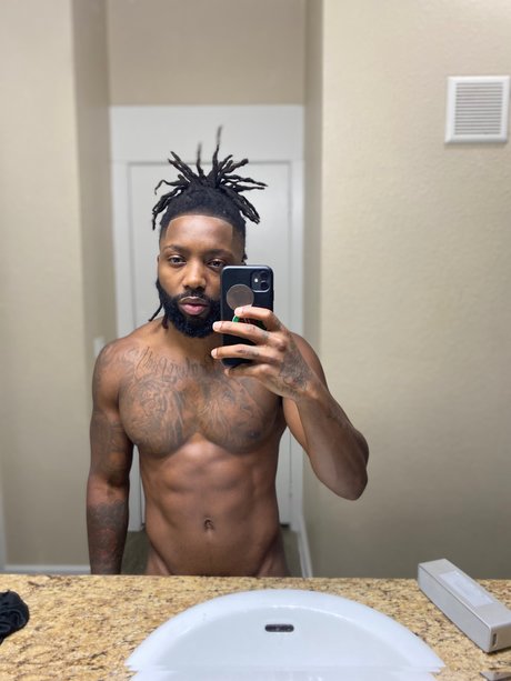 Foto di nudo di fuga di OnlyFans di Therealpeea