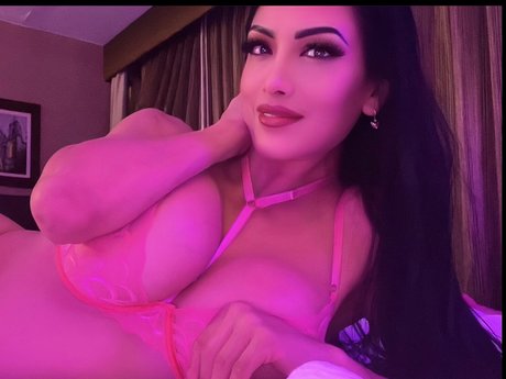 Foto di nudo di fuga di OnlyFans di P E N N E L O P E