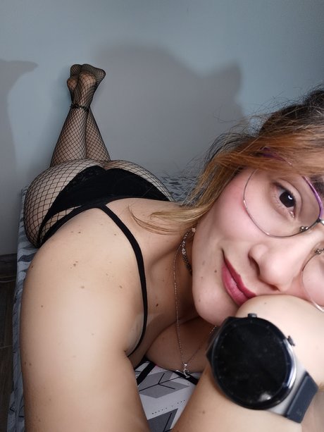 Foto di nudo di fuga di OnlyFans di Lina Chate