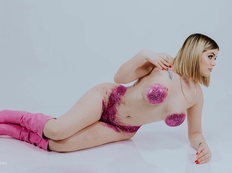 Foto di nudo di fuga di OnlyFans di Yessybernal