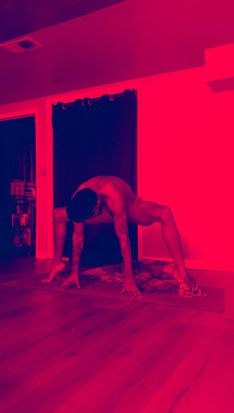 Foto di nudo di fuga di OnlyFans di Nude Yoga Classes