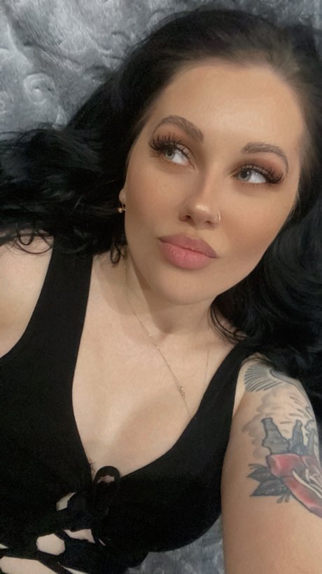 Foto di nudo di fuga di OnlyFans di Only Yours Truly