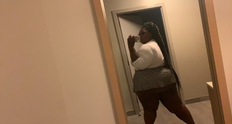 Foto di nudo di fuga di OnlyFans di M O C H A 