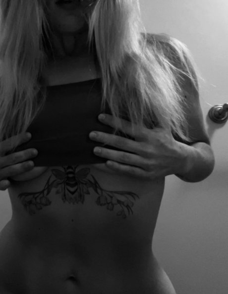 Foto di nudo di fuga di OnlyFans di Tay