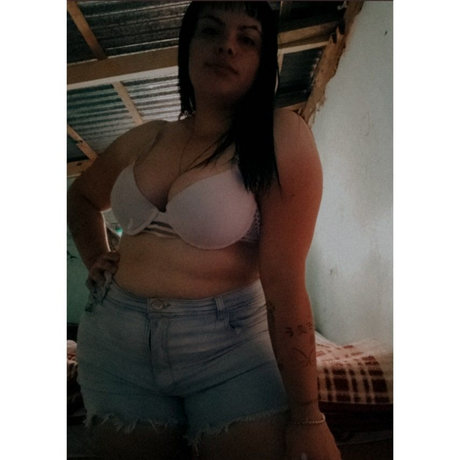 Foto di nudo di fuga di OnlyFans di L E I L A 
