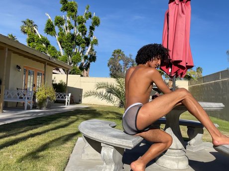 Foto di nudo di fuga di OnlyFans di Archer