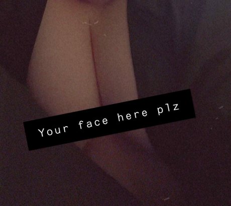 Foto di nudo di fuga di OnlyFans di T