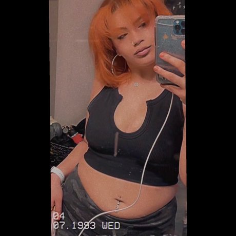 Foto di nudo di fuga di OnlyFans di Tbaby