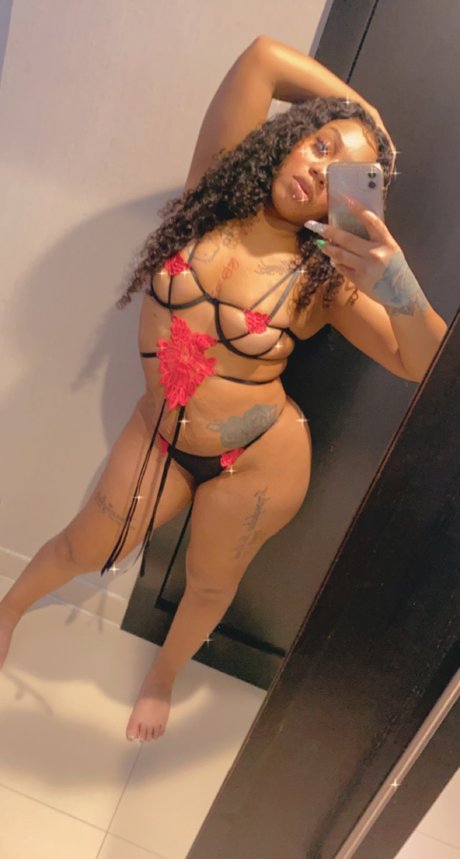 Foto di nudo di fuga di OnlyFans di  B I G Bodyy Benz 