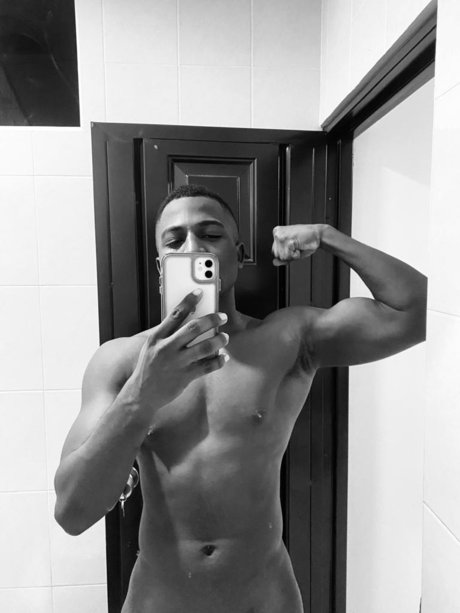Foto di nudo di fuga di OnlyFans di Yampier Cuero