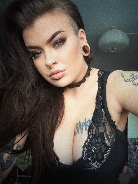 Foto di nudo di fuga di OnlyFans di Simona