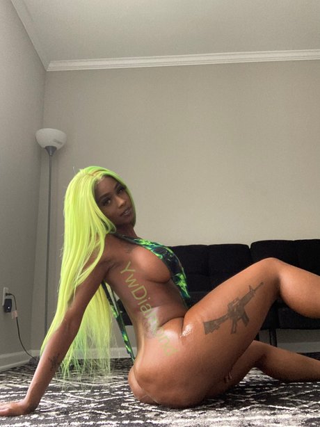 Foto di nudo di fuga di OnlyFans di Yw Diamond
