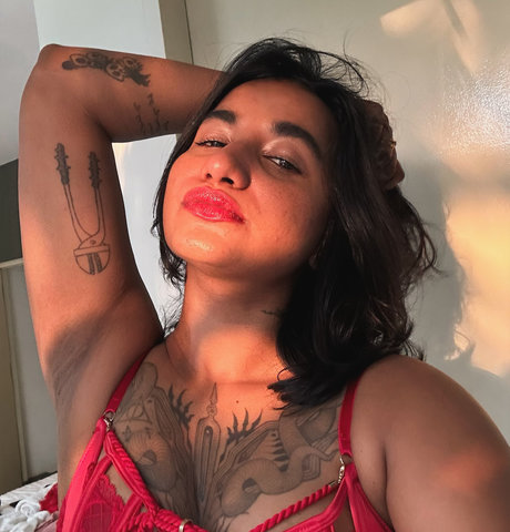 Foto di nudo di fuga di OnlyFans di Mistress Yuki  Your Indian Mommy