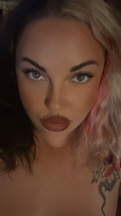Foto di nudo di fuga di OnlyFans di Goth Princess