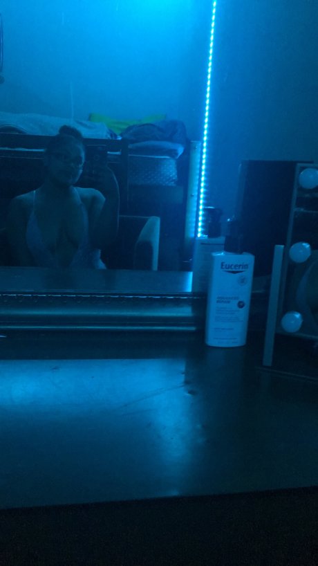 Foto di nudo di fuga di OnlyFans di J 