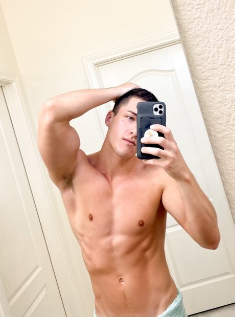 Foto di nudo di fuga di OnlyFans di Tristan Hunter