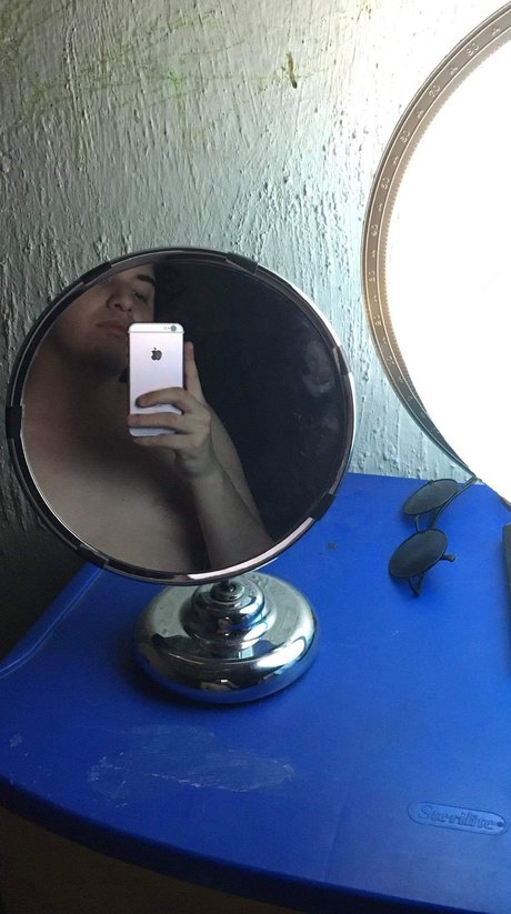 Foto di nudo di fuga di OnlyFans di Lisandro