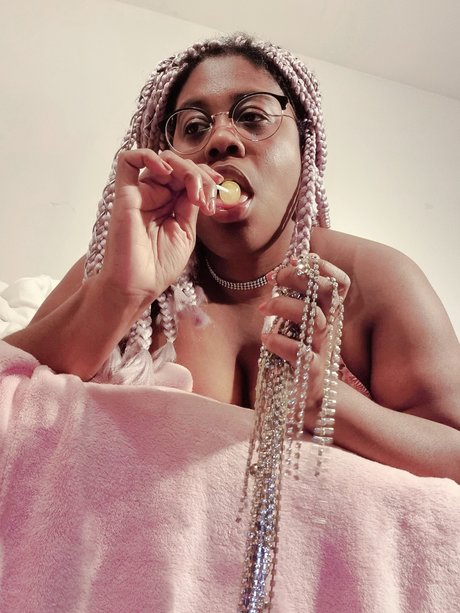 Foto di nudo di fuga di OnlyFans di  