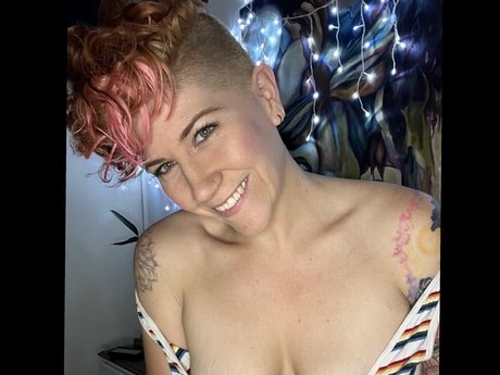Foto di nudo di fuga di OnlyFans di Sunflower