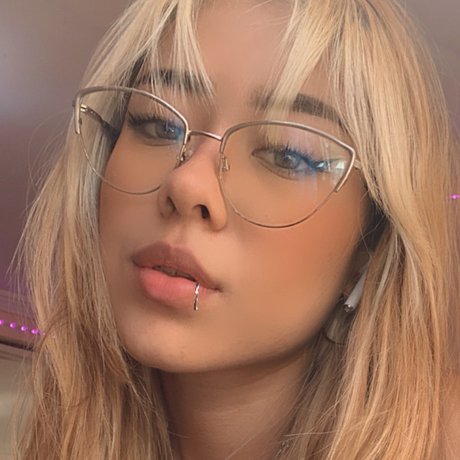 Foto di nudo di fuga di OnlyFans di Sue Sun