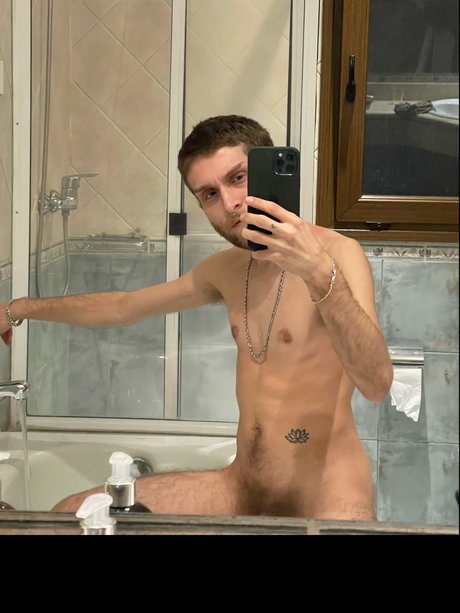 Foto di nudo di fuga di OnlyFans di Zearredlonaus