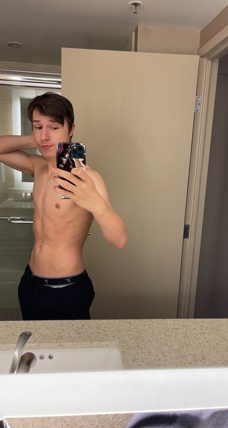 Foto di nudo di fuga di OnlyFans di Matthew