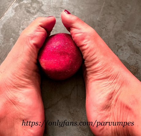 Foto di nudo di fuga di OnlyFans di Parvum Pes Small Feet