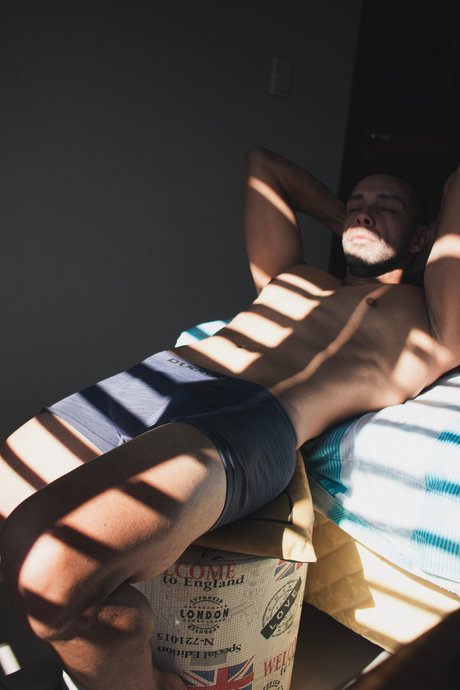 Foto di nudo di fuga di OnlyFans di Guhga