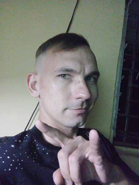 Foto di nudo di fuga di OnlyFans di Pavel Zarsava Saveliev