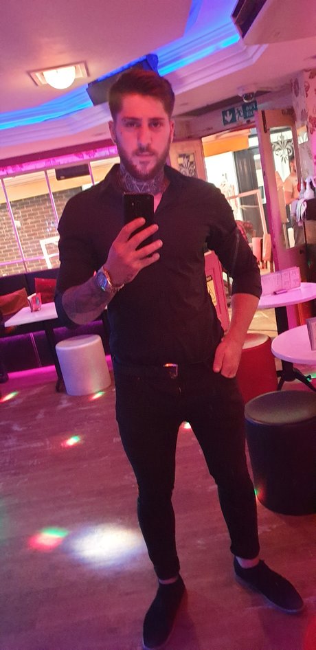 Foto di nudo di fuga di OnlyFans di Chris