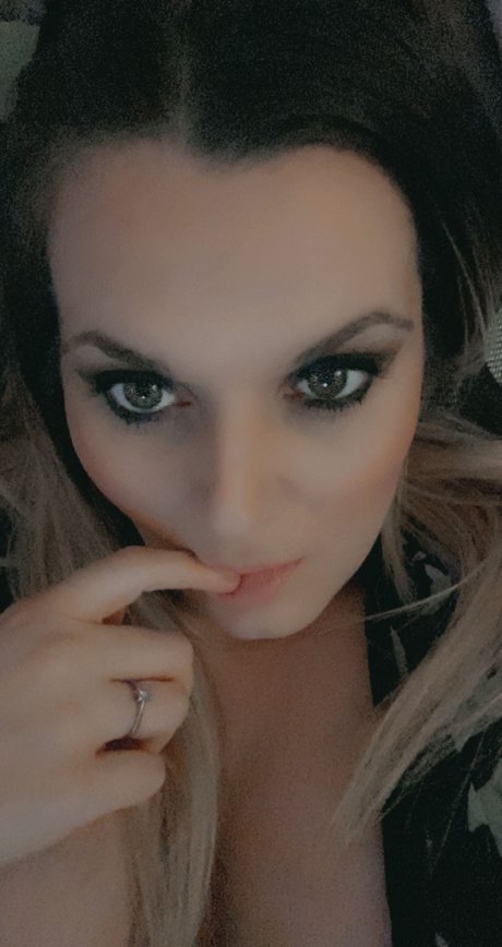 Foto di nudo di fuga di OnlyFans di Zoe Louise