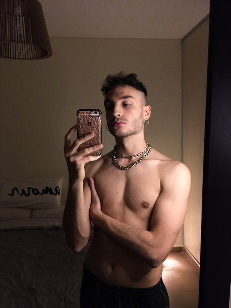 Foto di nudo di fuga di OnlyFans di Tomy