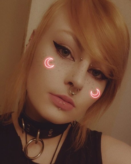 Foto di nudo di fuga di OnlyFans di Necro