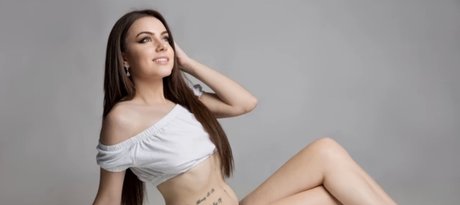 Foto di nudo di fuga di OnlyFans di Nadia L