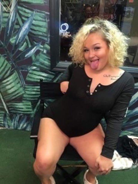 Foto di nudo di fuga di OnlyFans di Cocoa Red