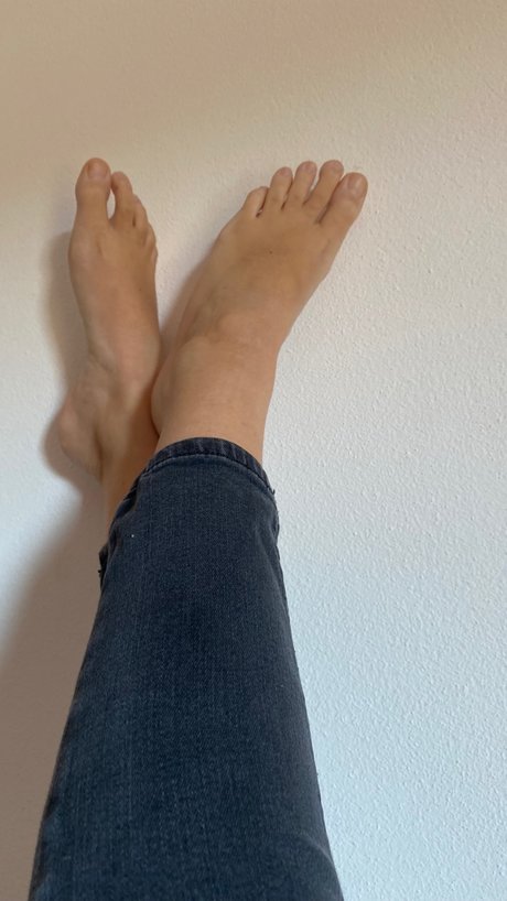 Foto di nudo di fuga di OnlyFans di Feetfragolina