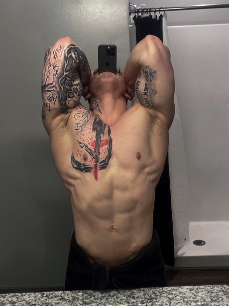 Foto di nudo di fuga di OnlyFans di Ike