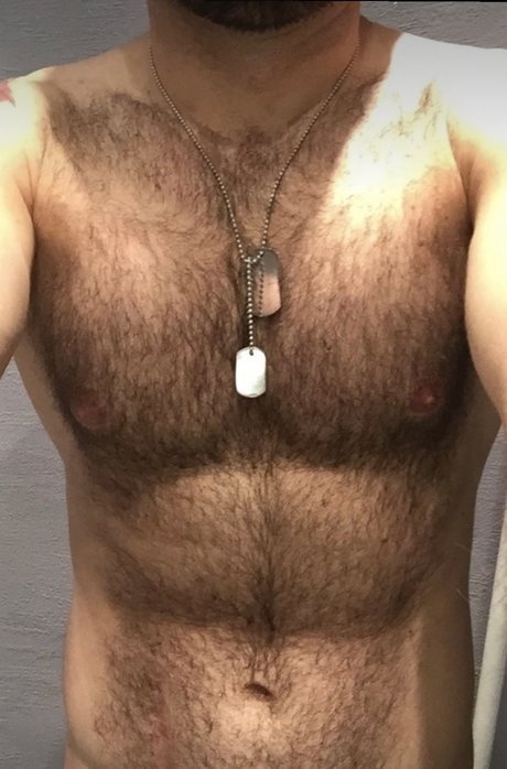 Foto di nudo di fuga di OnlyFans di Hairy Wolf