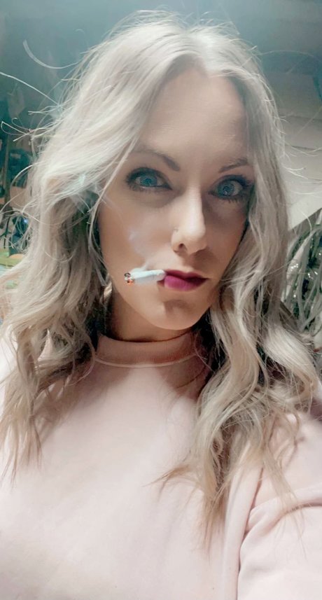 Foto di nudo di fuga di OnlyFans di Smokingmlf