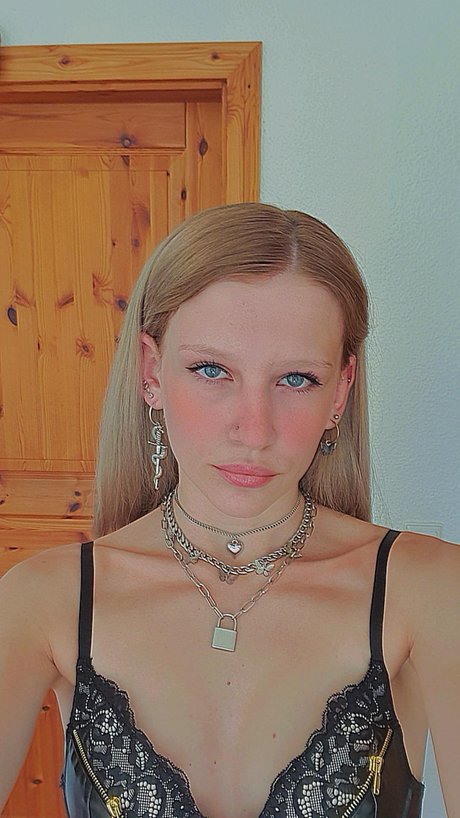 Foto di nudo di fuga di OnlyFans di Smallboobsbigheart 