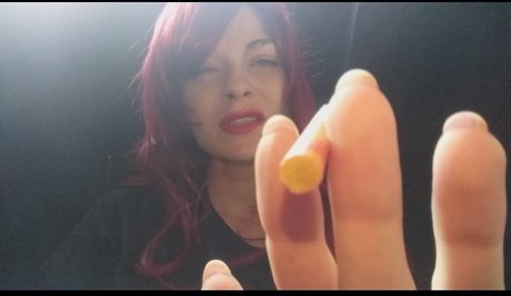 Foto di nudo di fuga di OnlyFans di Sinfulevaqueen